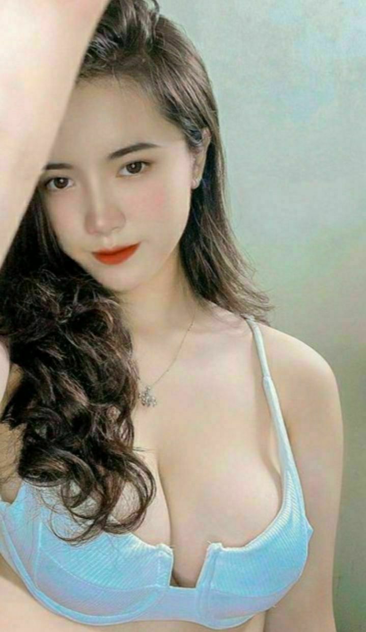 Cô bạn gái tới tuổi dậy được anh trai hướng dẫn thủ dâm